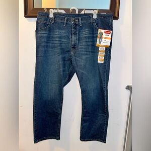 NWT Wrangler Men's Dark Blue Relaxed Jeans Size 44x29